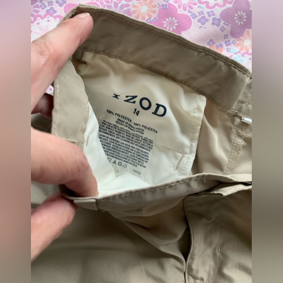 IZOD tan Bermuda shorts size 14 - Picture 2 of 3